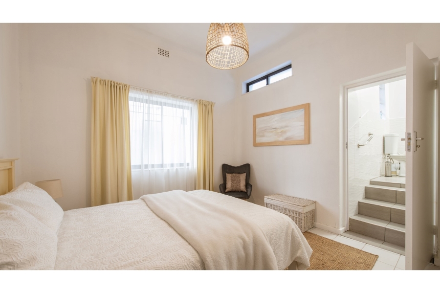 5 Bedroom Property for Sale in Green Point Western Cape